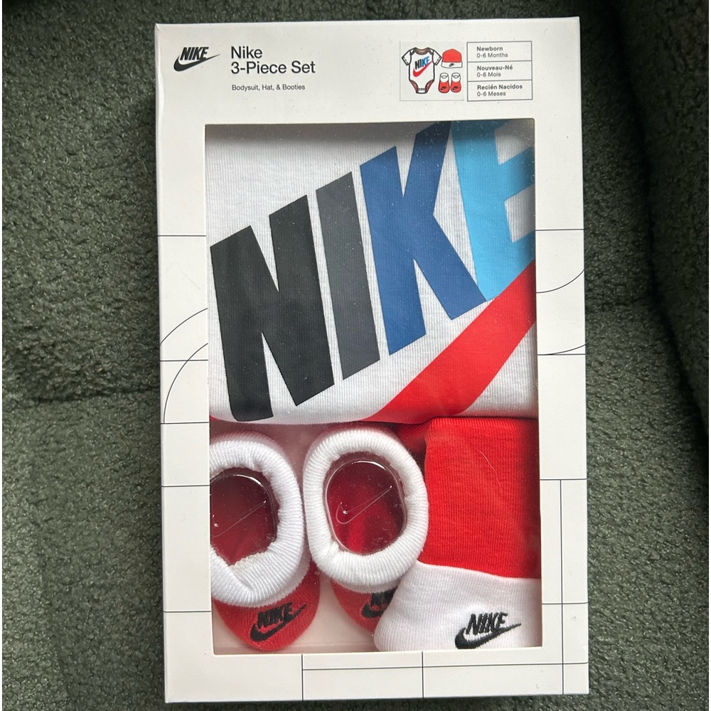 Nike 3 piece set 0-3months